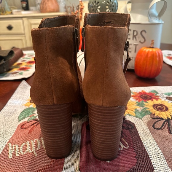 Jessica Simpson bootie size 7.5 - Picture 4 of 5